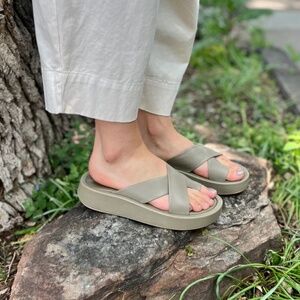 Bueno Hattie Slide in Sage